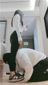 【妮蔻】踩狗爪/夹头/提档/窒息/鞋子插嘴/闻舔肉丝_绳缚吧