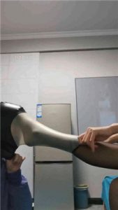 【皮皮】邻居小弟偷闻臭鞋被发现_绳缚吧