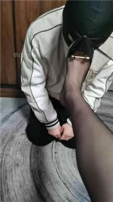 图片[3]-皮皮】性感女王S-黑丝美腿诱惑踩虐-绳艺资源网