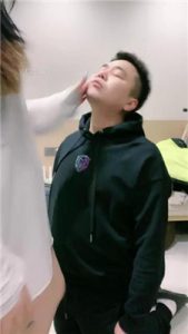 【小羊】跪舔白棉袜/提档/臭脚捂脸/踩踏/胯下辱_绳缚吧
