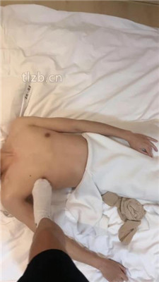 【小乔】素人小姐姐白袜脚踩【完整版】_绳缚吧