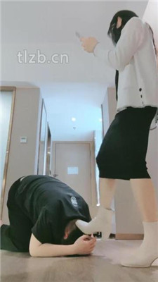 【妮蔻】短靴女神碾压踩/胯下辱/清理脏鞋/深喉/黑船袜捂脸_绳缚吧