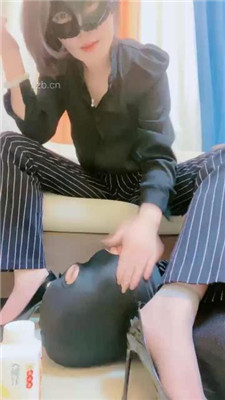 【高傲】臭脚极限插嘴/赏赐圣水_绳缚吧