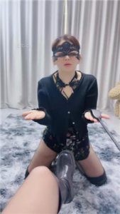 【北京嘟嘟】刑具鞭打/舔长靴黑丝/碾压踩_绳缚吧
