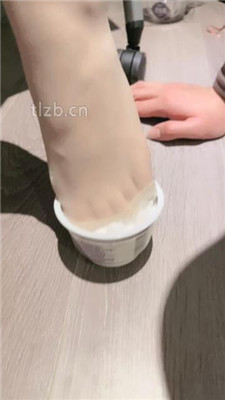 【清禾】脚底踩踏喂食/骑马/肉丝舔脚丫_绳缚吧