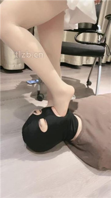 图片[7]-清禾】脚底踩踏喂食/骑马/肉丝舔脚丫