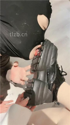 图片[11]-清禾】脚底踩踏喂食/骑马/肉丝舔脚丫