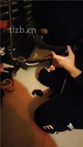 【蛮蛮】驯化人体擦鞋器_绳缚吧