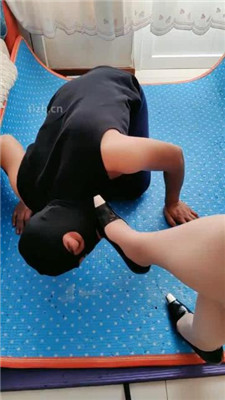 【秋天】跪舔高跟的贱奴_绳缚吧