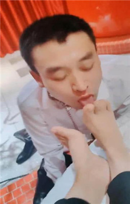 图片[20]-伯爵】圈养犬化-蛇鞭/耳光/踢踹/清理靴子