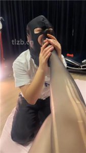 【猫爷】黑丝高跟美腿诱惑舔_绳缚吧