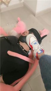 【上上】运动鞋白船袜气味羞辱_绳缚吧
