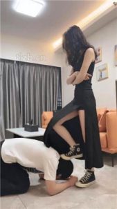【萬一】跪舔超脏高帮鞋/碾压狗爪/喂口水/脚深喉_绳缚吧