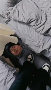 【奶味小仙女】踩踏火车上的地毯狗_绳缚吧