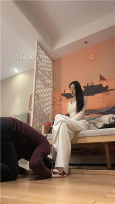 图片[2]-凉子】骑马转胯/舔闻脏鞋臭脚/舔地板