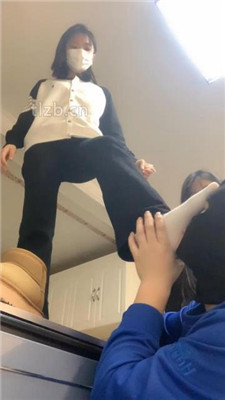 图片[11]-精神小妹】3S素人学生主-踩狗头/舔脏鞋