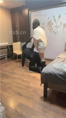 【嘉一】长靴提档/碾压踩狗爪/骑马/强制闻鞋_绳缚吧