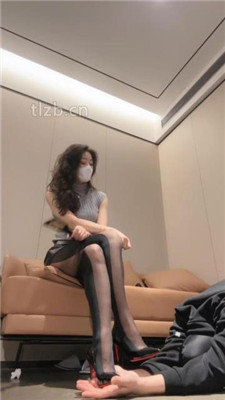 图片[2]-禾未】模特S-黑丝高跟美腿踩虐/人体鞋架