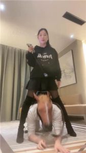 【漫漫】骑马骑脖训练马奴_绳缚吧