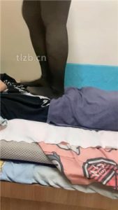 【鬼魅娜主】黑丝脚全体重踩踏_绳缚吧