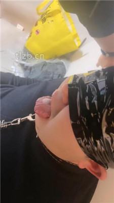 图片[19]-戚戚情侣】狗舌头清理长靴/狗链拴狗/黑丝裸足狂舔