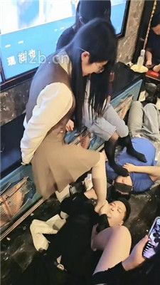 图片[15]-美娜格格】圈内聚会多S多奴群调群虐四视角版】