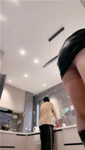 【冷颜】真实圈养家奴犬化实录【上】_绳缚吧