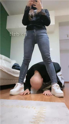 【魅儿】舔脏鞋底棉袜/裸足插嘴/磕头求圣水_绳缚吧
