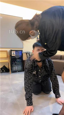 图片[4]-尤黎】骑马胯下辱/高跟黑丝碾压踩/脏鞋清理器
