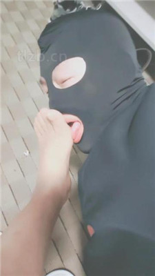 【s大大】绿帽狗裸足恋足舔_绳缚吧