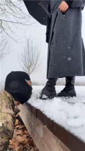 【辣姐】冰天雪地公开处刑惩罚狗_绳缚吧