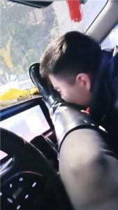 【乐爷】车内恋足狂舔_绳缚吧