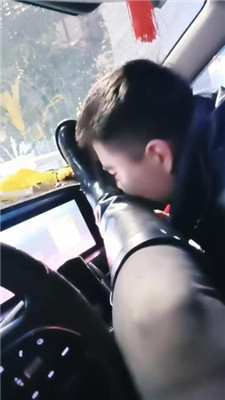 【乐爷】车内恋足狂舔_绳缚吧