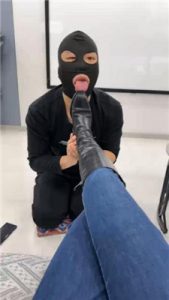 【辣姐】长靴踩踏/下跪伺候/清理泥巴鞋底_绳缚吧