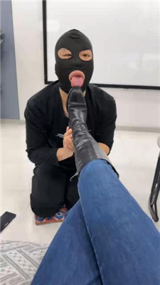 【辣姐】长靴踩踏/下跪伺候/清理泥巴鞋底_绳缚吧