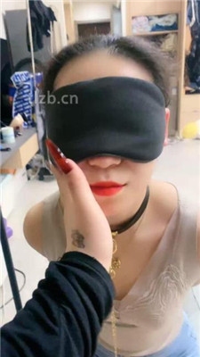 图片[2]-小羊】闺蜜居然喜欢舔我的臭脚丫