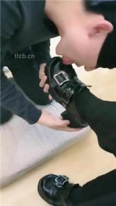 【北京啡啡】全体重踩踏/舔脏鞋臭脚/人肉脚垫_绳缚吧