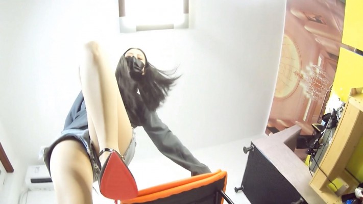 图片[12]-婧児小主】第一视角 晓G高跟肉丝脚踹踩脸支配羞辱追求者全程语言玩废你
