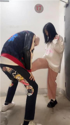 图片[12]-狗哥】户外成功开发三个高颜值素人踩狗