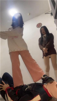 图片[15]-狗哥】户外成功开发三个高颜值素人踩狗