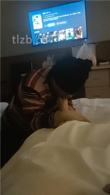 【赞拉】下跪舔素人小姐姐的臭脚_绳缚吧