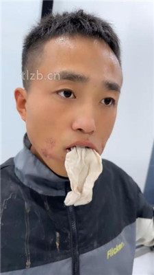 图片[2]-辣姐】嘴塞袜子物化狗奴/踩踏喂食/喝洗脚水