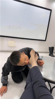 图片[12]-辣姐】嘴塞袜子物化狗奴/踩踏喂食/喝洗脚水