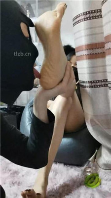 图片[6]-皮皮】漂亮女郎-性感大长腿踩脚垫
