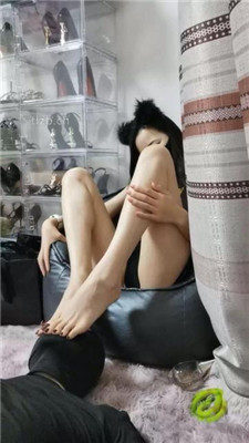 图片[8]-皮皮】漂亮女郎-性感大长腿踩脚垫