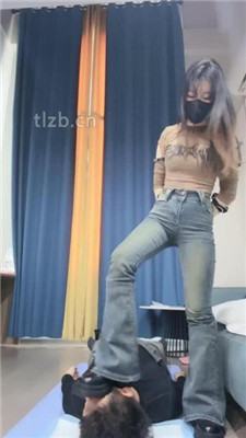 【不期而遇】牛仔裤臀下羞辱_绳缚吧