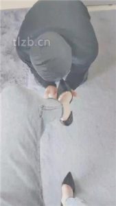 【云儿】跪舔白领S的高跟美足_绳缚吧