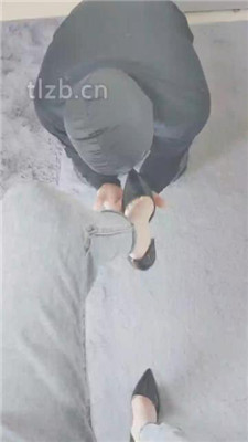 【云儿】跪舔白领S的高跟美足_绳缚吧