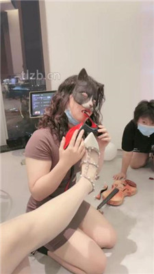图片[5]-时安】劲爆群调-男女奴跪拜/踩狗爪/鞭打舔脏鞋/一桶圣水