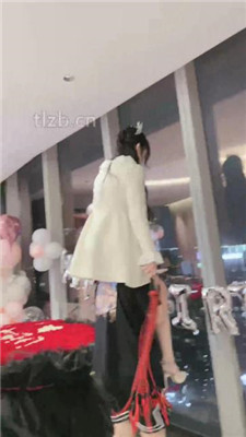 图片[13]-时安】劲爆群调-男女奴跪拜/踩狗爪/鞭打舔脏鞋/一桶圣水
